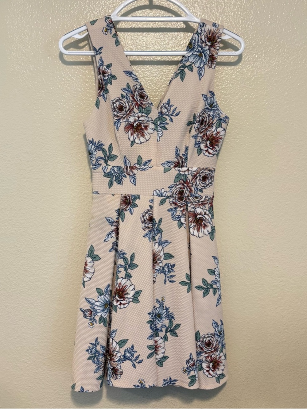 Haute Monde Floral Fit & Flare Dress V-Neck Mini Waffle Texture Cream Size M